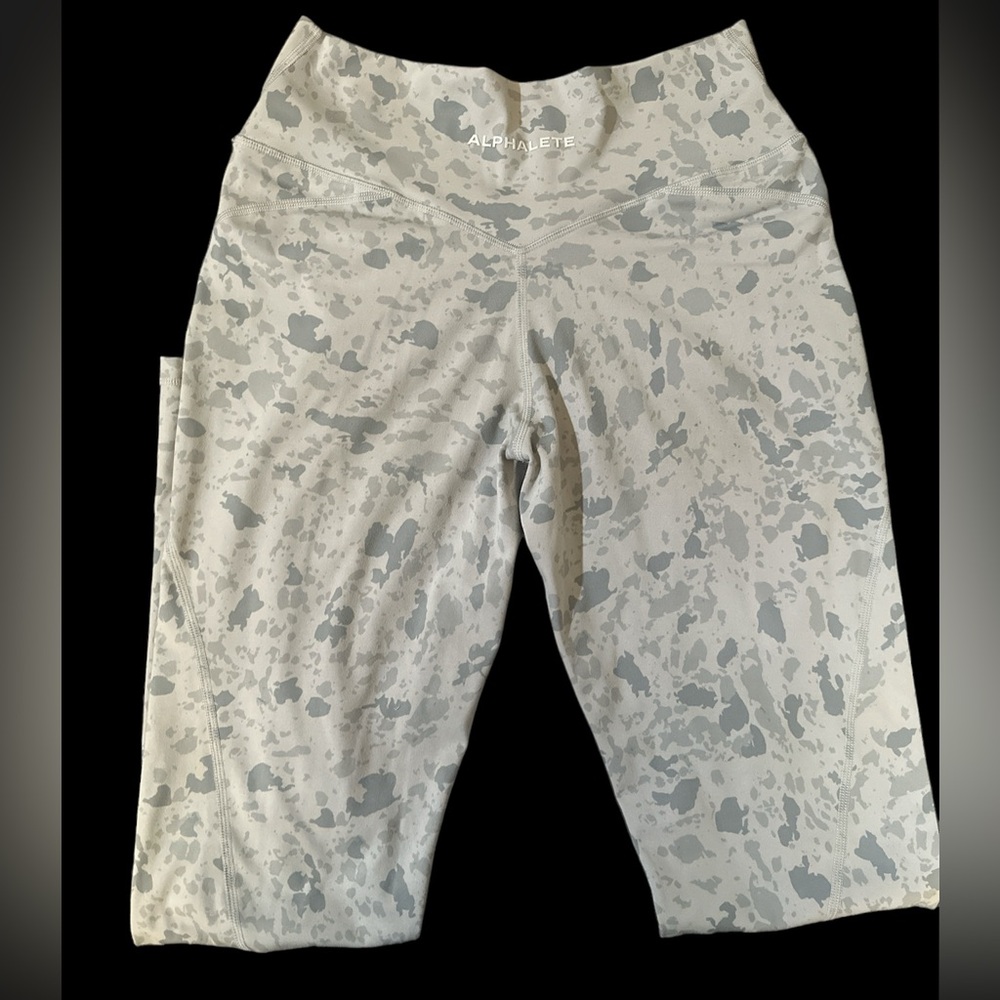 Alphalete surface grey pebble size